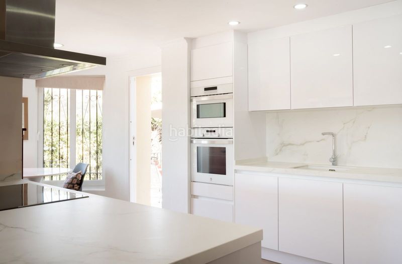 Foto b992b24f-2e81-4402-a171-a8fc7daf1f1a. Chalet en lugar urbanizacion el paraiso 514c el paraíso: tu villa de ensueño en Estepona