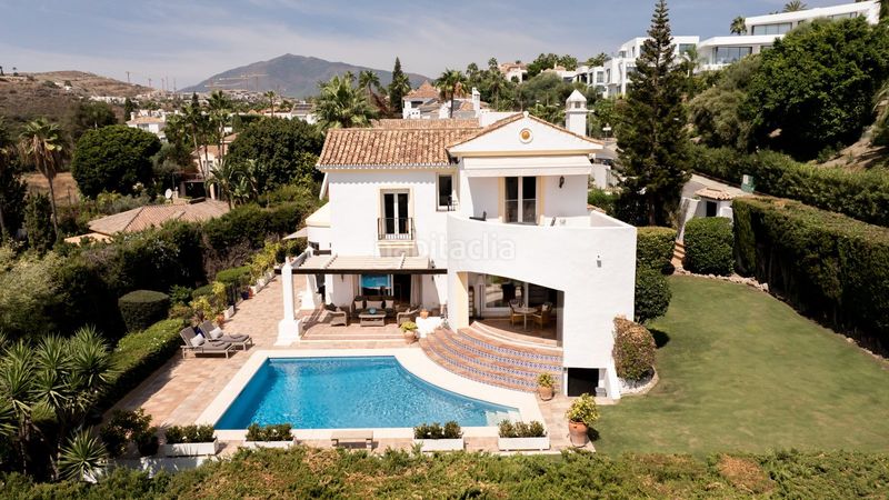 Foto c9a8e01c-b728-4faf-99b1-ba8627313e72. Chalet en lugar urbanizacion el paraiso 514c el paraíso: tu villa de ensueño en Estepona