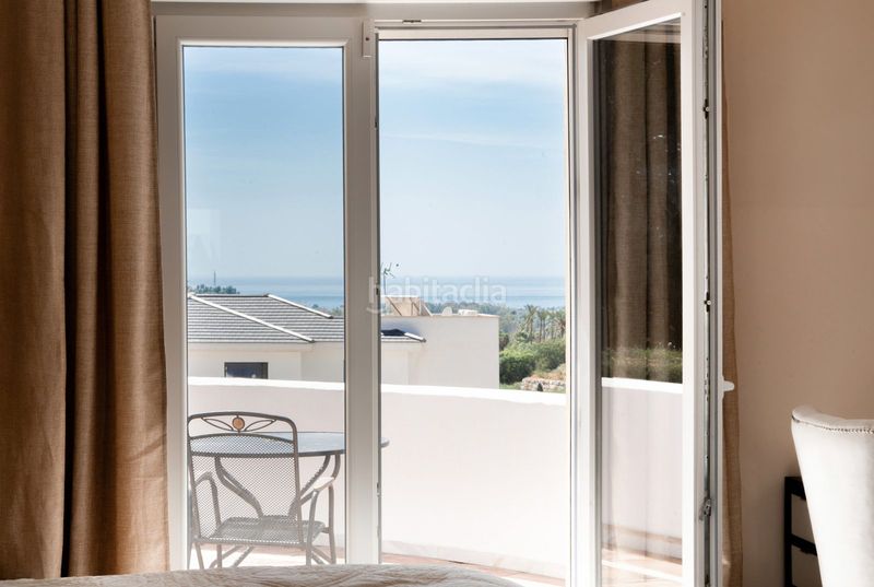 Foto d3be6e0f-b944-4ca0-a971-7325c5a0d6a6. Chalet en lugar urbanizacion el paraiso 514c el paraíso: tu villa de ensueño en Estepona