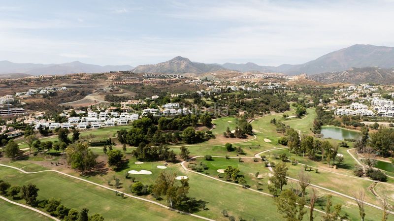 Foto fff529ee-791e-430a-8bf6-3224d0ecd983. Chalet en lugar urbanizacion el paraiso 514c el paraíso: tu villa de ensueño en Estepona