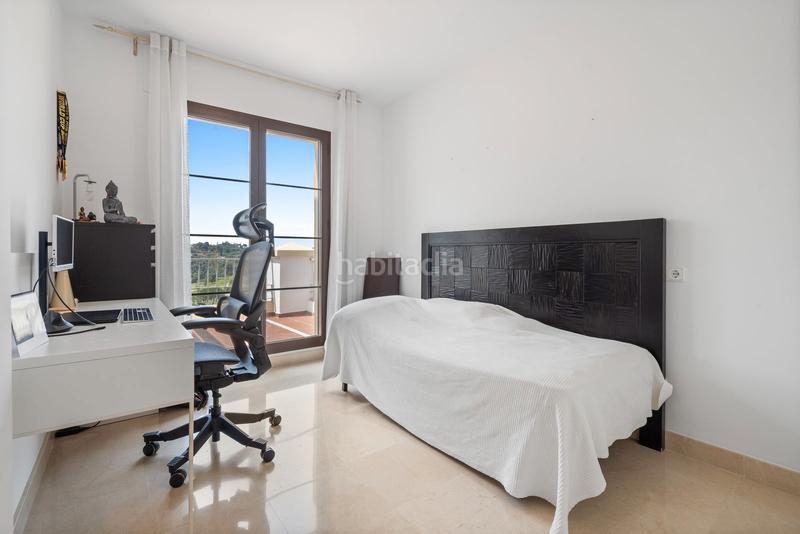 Foto e5683c40-bafd-4c37-a473-b372e26eca74. Ático en urbanizacion torre esteril 100 ático en los arqueros: vistas golf y lujo en Benahavís