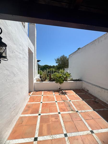 Foto 8448e5c3-d9a6-486b-8c54-1a6e0dd16ece. Location attique dans urbanización alhambra del golf 1 dans Estepona