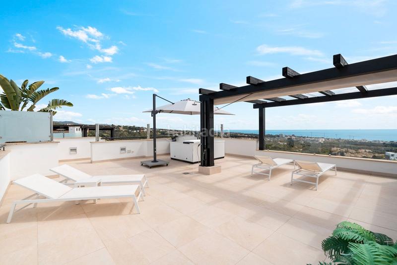 Foto 7dd95f70-07ee-4ef2-9179-89672e289648. Casa pareada en urbanizacion los altos de los monteros 11 oportunidad única: dúplex a 60 metros de la playa en la duquesa en Marbella