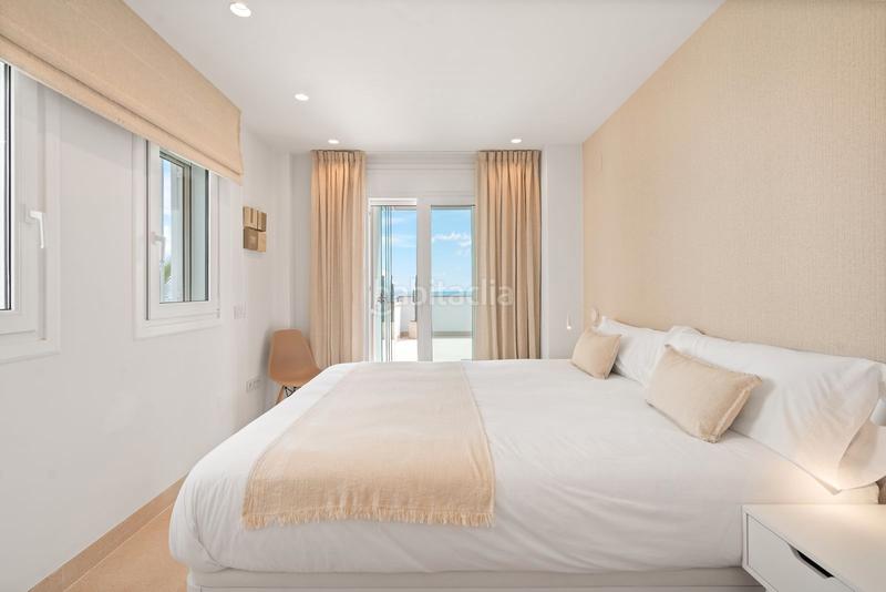 Foto 895957a0-b9be-4a6a-86ad-51f2a37f8b4b. Casa pareada en urbanizacion los altos de los monteros 11 oportunidad única: dúplex a 60 metros de la playa en la duquesa en Marbella