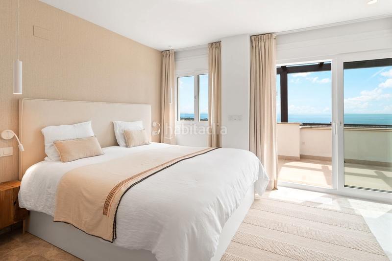 Foto 8a8394d7-1105-4051-a482-e3ccac275286. Casa pareada en urbanizacion los altos de los monteros 11 oportunidad única: dúplex a 60 metros de la playa en la duquesa en Marbella
