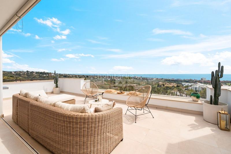 Foto dc09fa43-0d9f-4f45-91c4-4d42d86e6d00. Casa pareada en urbanizacion los altos de los monteros 11 oportunidad única: dúplex a 60 metros de la playa en la duquesa en Marbella