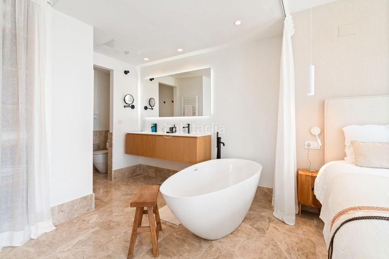 Foto e18fd719-0e9f-421a-a7c4-5fdfb111f966. Casa pareada en urbanizacion los altos de los monteros 11 oportunidad única: dúplex a 60 metros de la playa en la duquesa en Marbella