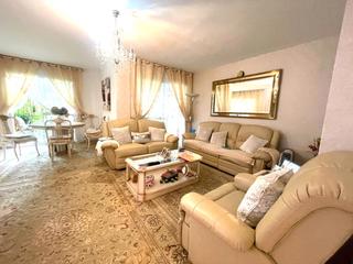 Piso en Calle nueva atalaya 37. Las acacias: tu oasis en estepona