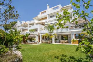 Appartamento  Calle tucán 61. Villa en planta baja con jardín en el corazón del valle del golf