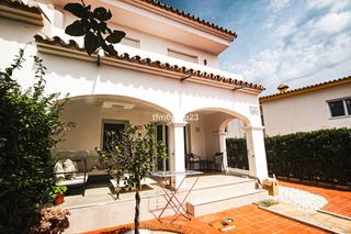 Casa bifamiliare  Calle real las flores 1. Tu adosado ideal en la duquesa