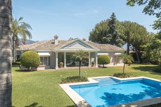 Xalet a Calle 19 c 501. Villa de lujo exclusiva en guadalmina alta: el paraíso familiar