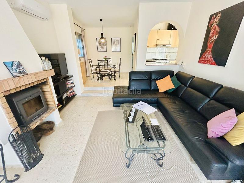 Foto c7fed2ed-8864-4ec6-99b9-cf7b41c51020. Casa adosada en n-340 147 la duquesa: tu rincón con encanto en Manilva