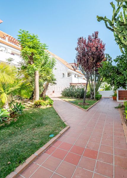 Foto 076f4f2d-965a-4060-b2b0-e41eeb550024. Pis a calle las ventas 16 a Las Brisas Marbella