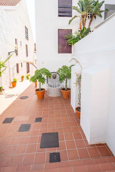 Foto a2d348e6-74cf-44de-8d69-2a97d1d4aee2. Pis a calle las ventas 16 a Las Brisas Marbella