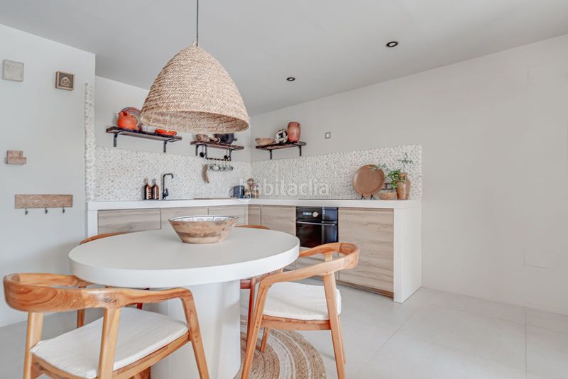 Foto bb63cf67-fdd0-42b2-a279-9d7ff559b77f. Pis a calle las ventas 16 a Las Brisas Marbella