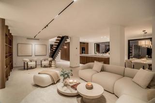 Casa pareada en Urbanizacion nva andalucia aloha 39b. Peñablanca: elegancia renovada y vistas al mar en la codiciada n