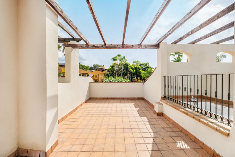Foto 9127d4b3-a574-40ba-90f4-6d294a8ce0a4. Casa adossada amb aparcament piscina a Nagüeles Alto Marbella
