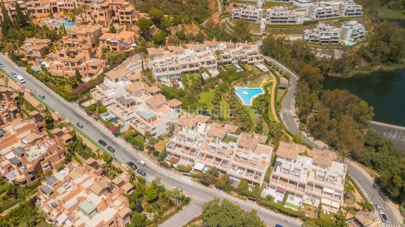 Foto a8054b7d-3532-40be-bf86-e87972404a32. Piso en calle londres s/n nueva andalucía: tu hogar de ensueño en Marbella