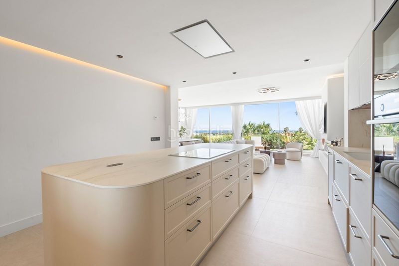 Foto f67e56aa-2971-4712-b374-35b5e9616cff. Piso en calle londres s/n nueva andalucía: tu hogar de ensueño en Marbella