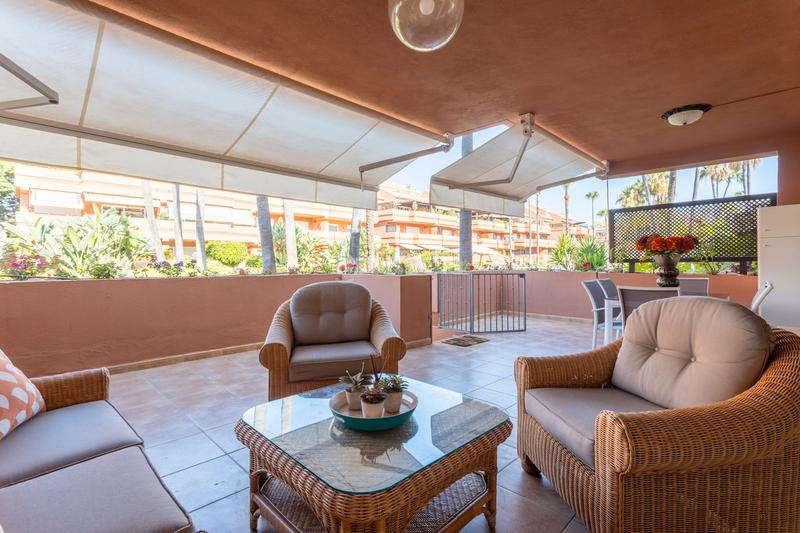 Foto 0ef12ddb-f554-4d5a-9cc0-9894aa9eb4c0. Flat in calle isabel clara eugenia 357 in Puerto Banús Marbella