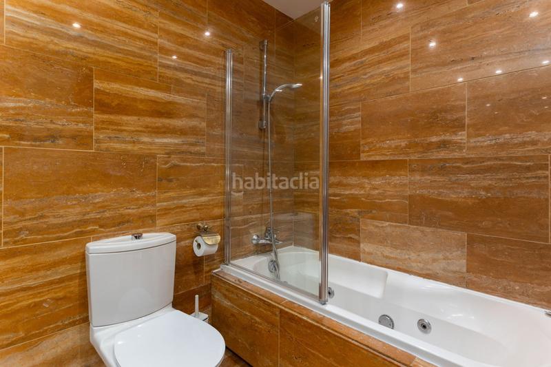 Foto 7bda64d9-5c80-445f-a68f-9d7ad81a88fd. Flat in calle isabel clara eugenia 357 in Puerto Banús Marbella