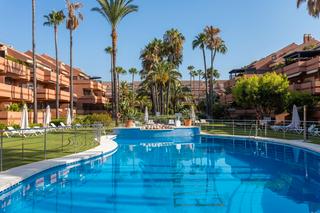 Piso en Calle isabel clara eugenia 357. Embrujo playa: lujo entre puerto banús y san pedro