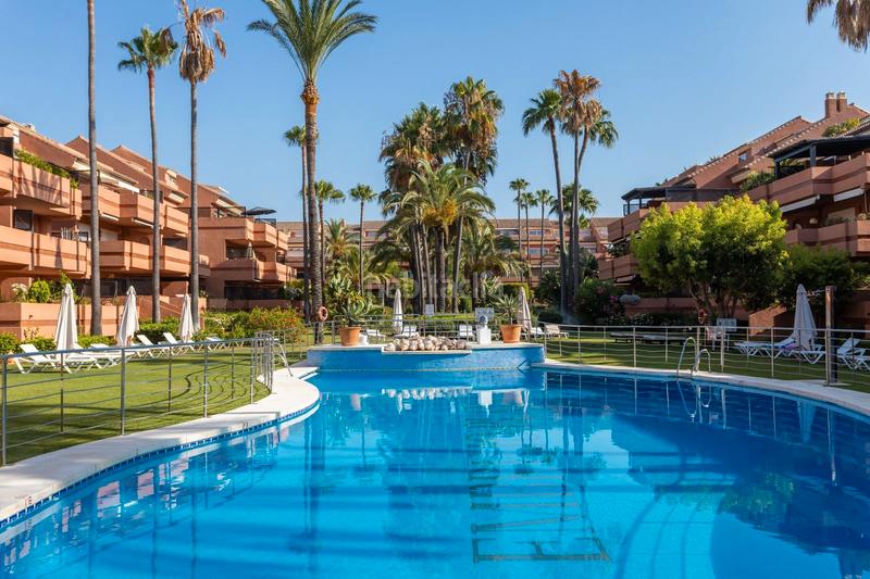 Foto 8ab210e0-3746-4250-a481-3db9c57bb870. Flat in calle isabel clara eugenia 357 in Puerto Banús Marbella