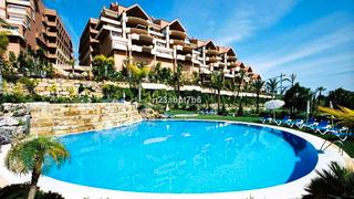 Piso en Calle londres s/n. Magna marbella: tu lujo en el valle del golf
