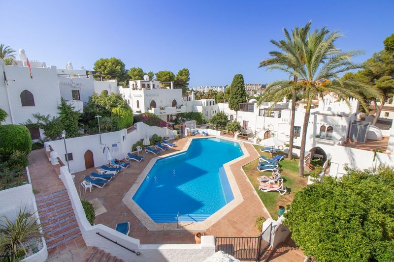 Foto 6ba1344e-a8d7-4652-8715-af77a077a552. Casa pareada en urbanización la alzambra 11 tu vida soñada en Marbella