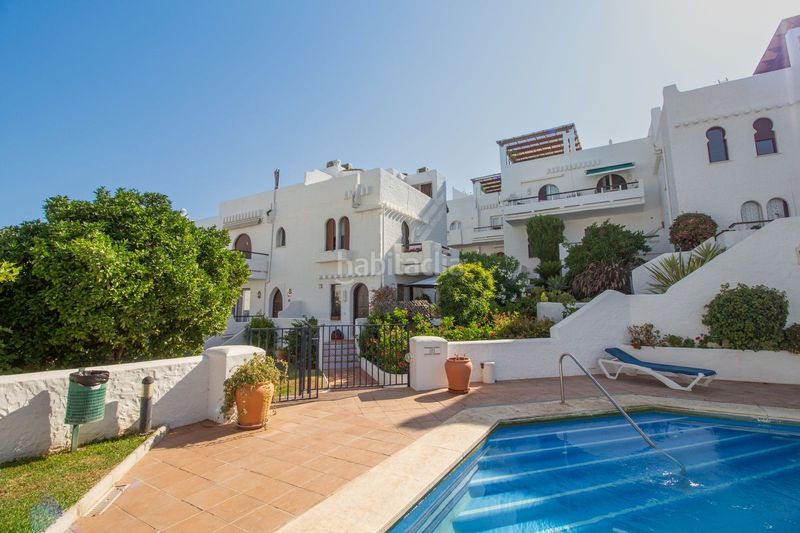 Foto 7d10a996-988b-4688-a3de-28027a9703a6. Casa pareada en urbanización la alzambra 11 tu vida soñada en Marbella