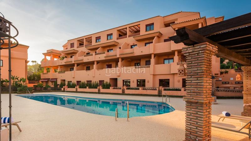 Foto 4a0a4f26-7b42-4203-bfd2-561b2e08c569. Piso en urbanización Los Flamingos 45 golf y lujo: un oasis reformado en Benahavís
