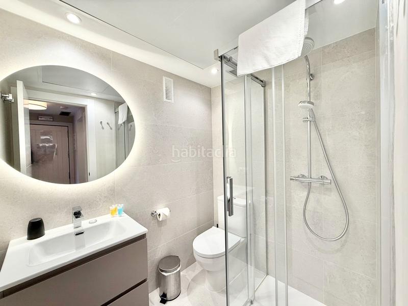 Foto 557dc4c2-099e-43ea-8ea8-04ac390aaee7. Piso en urbanización Los Flamingos 45 golf y lujo: un oasis reformado en Benahavís