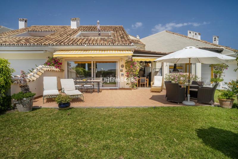 Foto f4e77b9d-a3f7-4cb1-b44b-452ce2e6f8a5. Casa adosada en calle las aguilas 5 adosado en Aloha: lujo y comodidad en Marbella