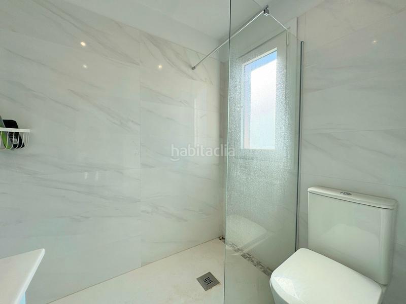Foto a4549603-f45d-4fb4-8303-f23812efb0d4. Casa adossada a n-340 147 a Puerto de la Duquesa Manilva