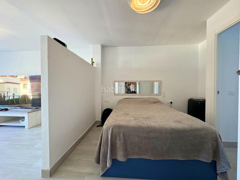 Foto ce9fe399-2e5c-4d5e-9f0f-e3fec87c2c4b. Casa adossada a n-340 147 a Puerto de la Duquesa Manilva