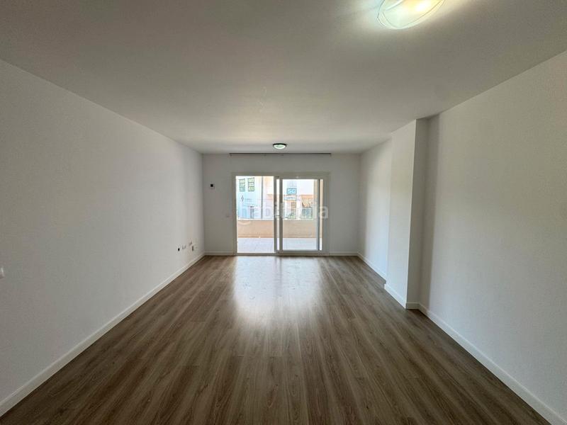 Foto 567cb35a-ec41-4978-9bb5-fefebb979d0c. Piso en avenida josé banús 32 tu lujo y comodidad en nueva andalucía en Marbella