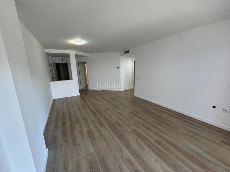 Foto 813cd376-036e-476d-bef0-d259d0c8387c. Piso en avenida josé banús 32 tu lujo y comodidad en nueva andalucía en Marbella