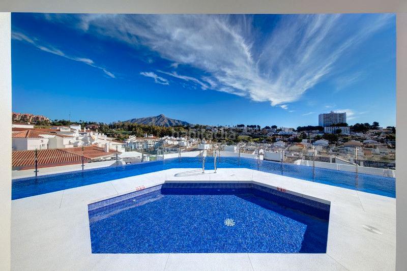 Foto f5a3a87e-0160-48e7-8966-01c9e42ccb2a. Piso en avenida josé banús 32 tu lujo y comodidad en nueva andalucía en Marbella