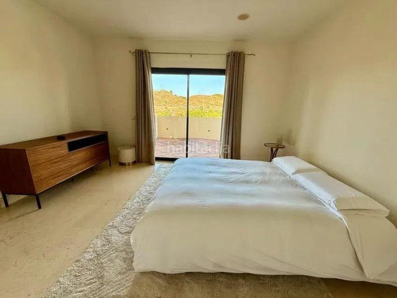 Foto b768f5d2-8f4c-4868-b2b4-b061dd85ce55. Piso en calle la pacheca alta 22 tu paraíso familiar en la costa del sol en Benahavís