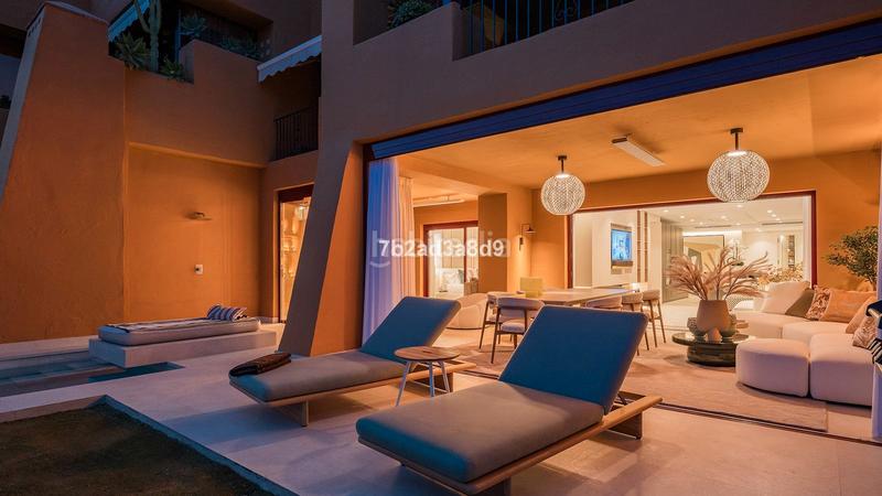 Foto 34dbbf12-a957-4a35-aa33-2e2b1ef9f9bd. Piso en calle punta de la plata 22 frente al mar: tu paraíso con piscina privada en Estepona