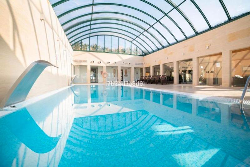 Foto 80318341-e05f-4948-9443-61f282f739dc. Piso en calle punta de la plata 22 frente al mar: tu paraíso con piscina privada en Estepona