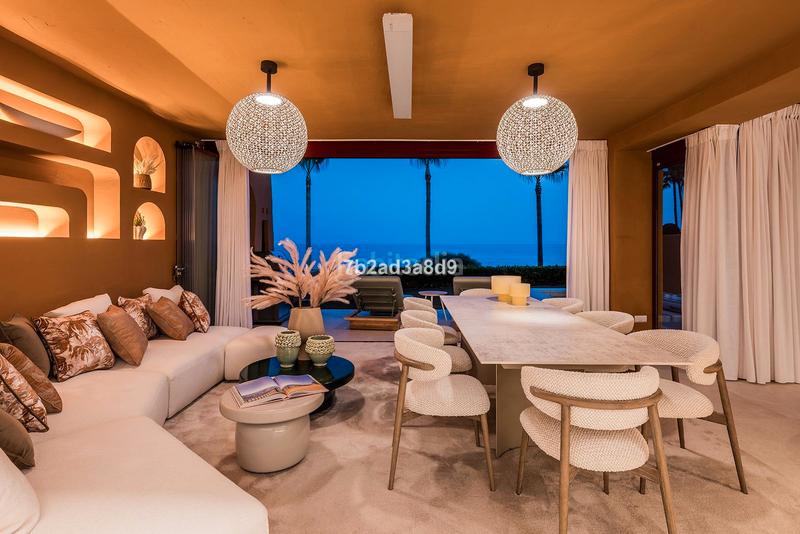 Foto dffa8ab9-a32f-4a34-b919-d5564cb464b8. Piso en calle punta de la plata 22 frente al mar: tu paraíso con piscina privada en Estepona