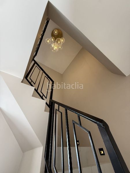 Foto 0d5a2d69-d978-4e1a-9d9c-8c29f465d9c1. Casa adossada a avenida de julio iglesias 13 a Puerto Banús Marbella