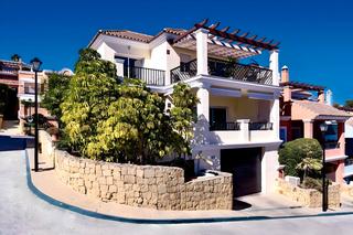 Casa adossada  Calle de las torres 26. Brisas del sur: tu rincón de exclusividad en marbella