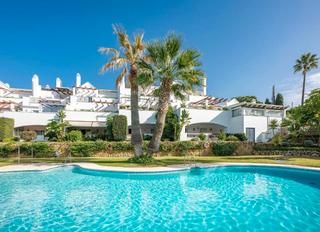 Pis a Urbanizacion n andalucia 1g 44. Aloha royal: estilo y confort en nueva andalucía