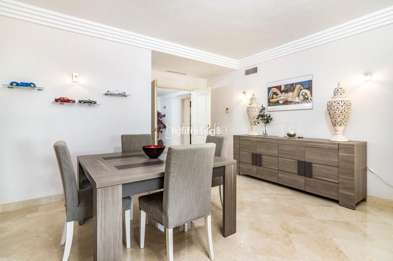 Foto 0199d238-5c72-42ee-b37d-b52a6cb695f9. Piso albatross hill: tu refugio de lujo en el valle del golf en Marbella