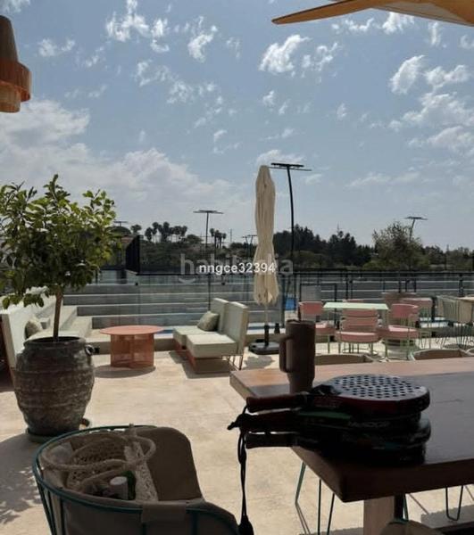 Foto 1764d8fd-55b7-4e29-b875-ca54420f0a55. Piso en calle adolfo suárez de figueroa 12 la resina: vistas que enamoran en Estepona