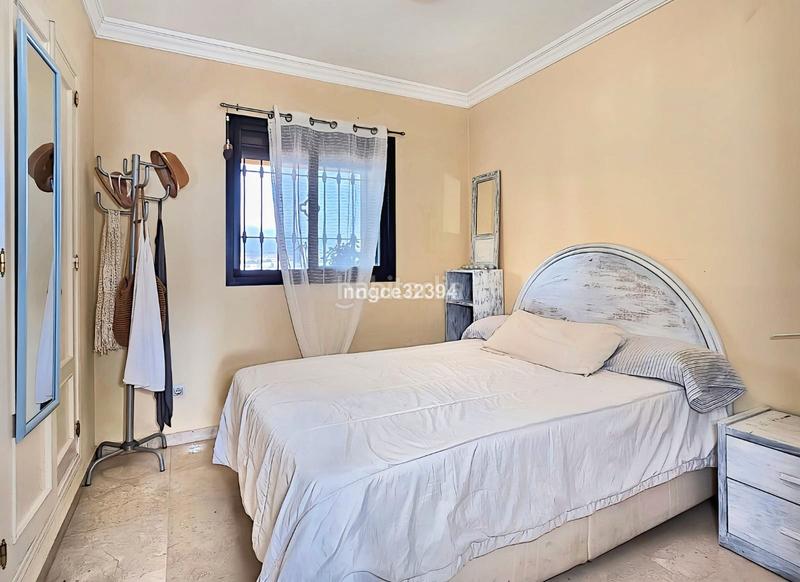 Foto a870c5ad-790b-4333-8cdc-62a0b672e753. Piso en calle adolfo suárez de figueroa 12 la resina: vistas que enamoran en Estepona