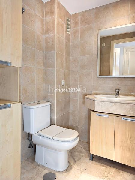 Foto d343ff9d-a9d6-4cf1-9f1b-e28505b10108. Piso en calle adolfo suárez de figueroa 12 la resina: vistas que enamoran en Estepona