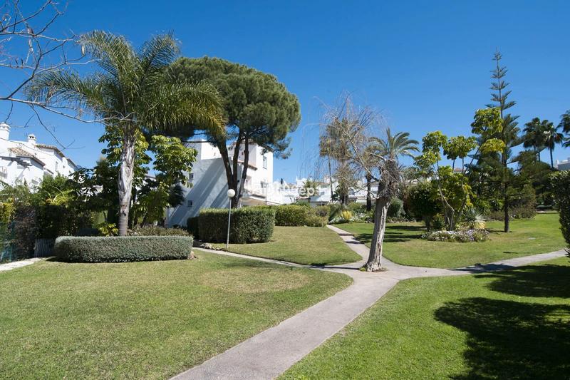 Foto 04cc2bce-6e54-41c6-9632-fffcf799cbfc. Casa pareada en carretera de cádiz km 159 el padrón: tu paraíso familiar en Estepona